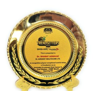 Maharashtra’s Cabinet Social Welfare Minister honoured Dr. Bharat Agravat “Trendsetter Awards 2022”, who raised vigilance on how to prevent oral cancer by OSMF Mouth Opening Kit